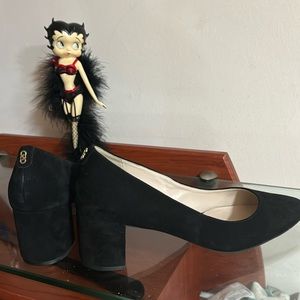 Very comfortable suede shoes